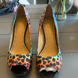 COPY - Heels size 6 barely worn and super cute!